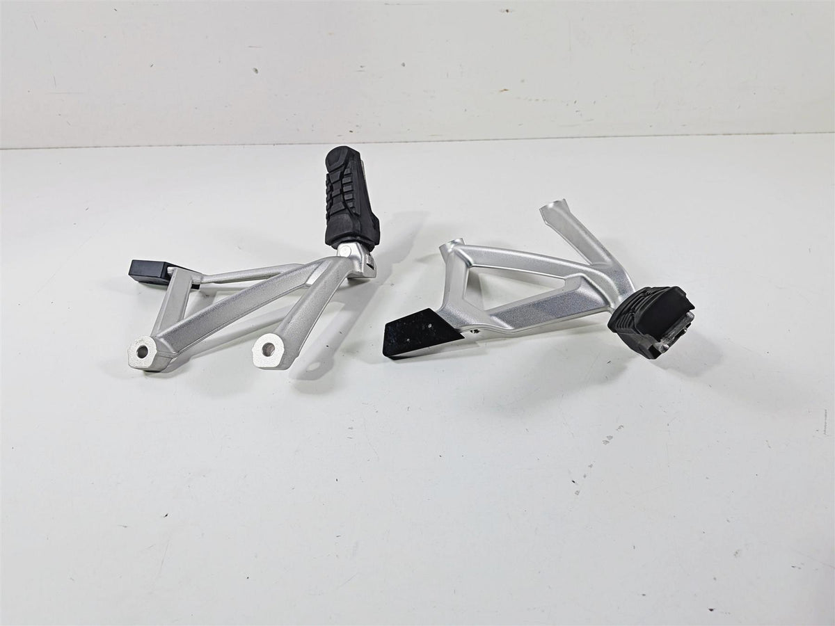 2016 BMW R1200 GS K50 Rear Passenger Footpeg Set 46718528793 46718528794 {{ shop.shopifyCountryName }} - Mototech271