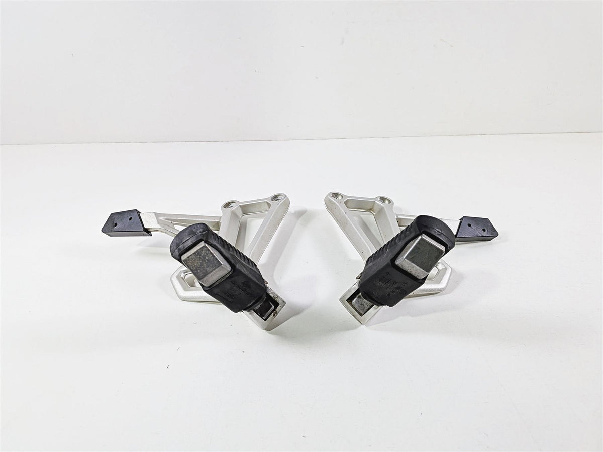 2023 BMW F850GS K81 Rear Passenger Foot Peg Rest Set 46718564829 46718564830 {{ shop.shopifyCountryName }} - Mototech271