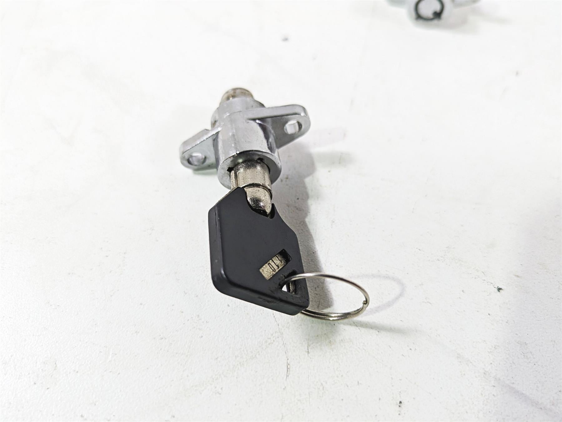 2020 Harley Touring FLHT Electra Glide Saddlebag Lock Key Set 90300024 {{ shop.shopifyCountryName }} - Mototech271