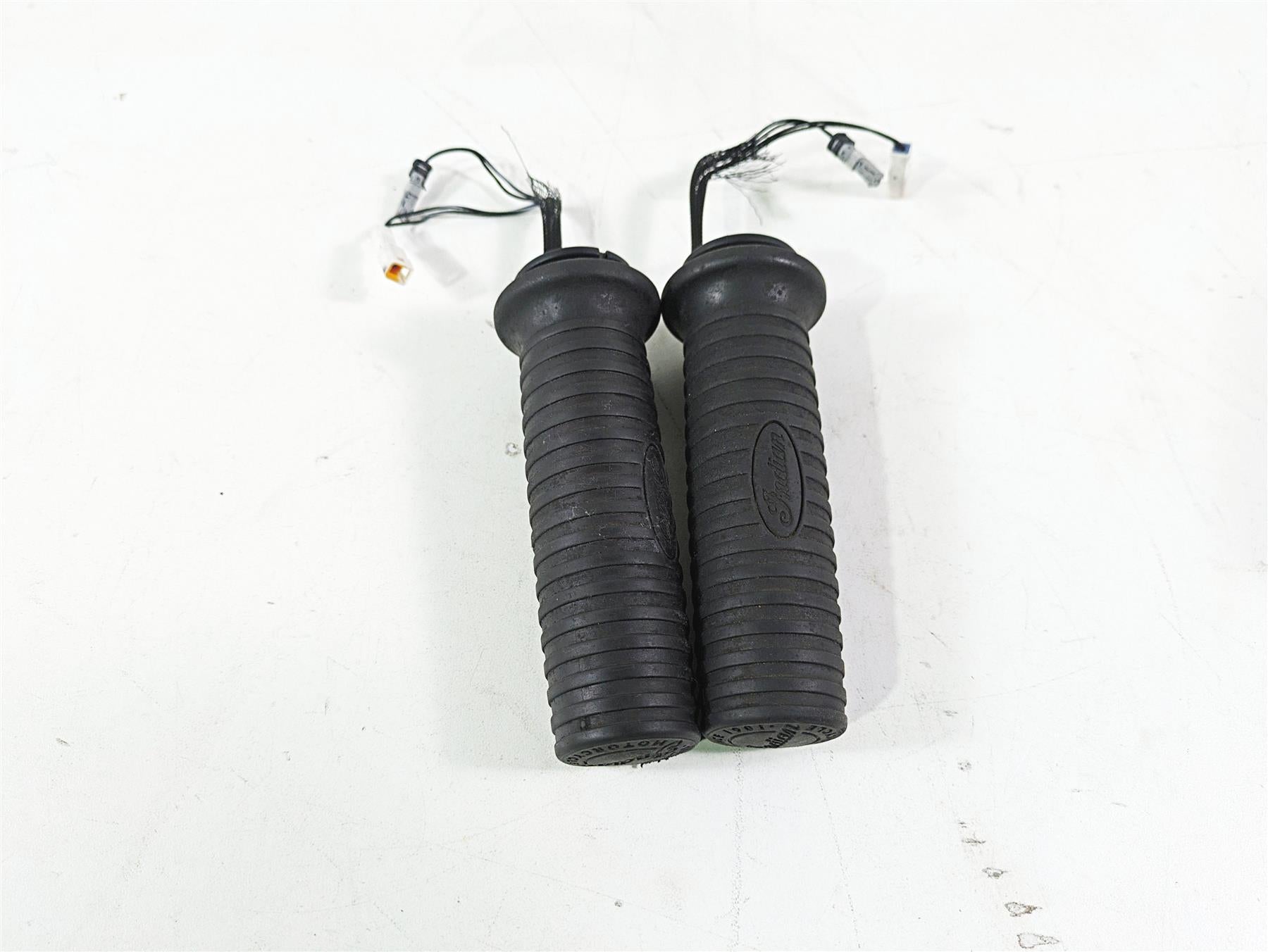 2018 Indian Chieftain Dark Horse Heated Left Right Hand Grip Set 5416650 {{ shop.shopifyCountryName }} - Mototech271