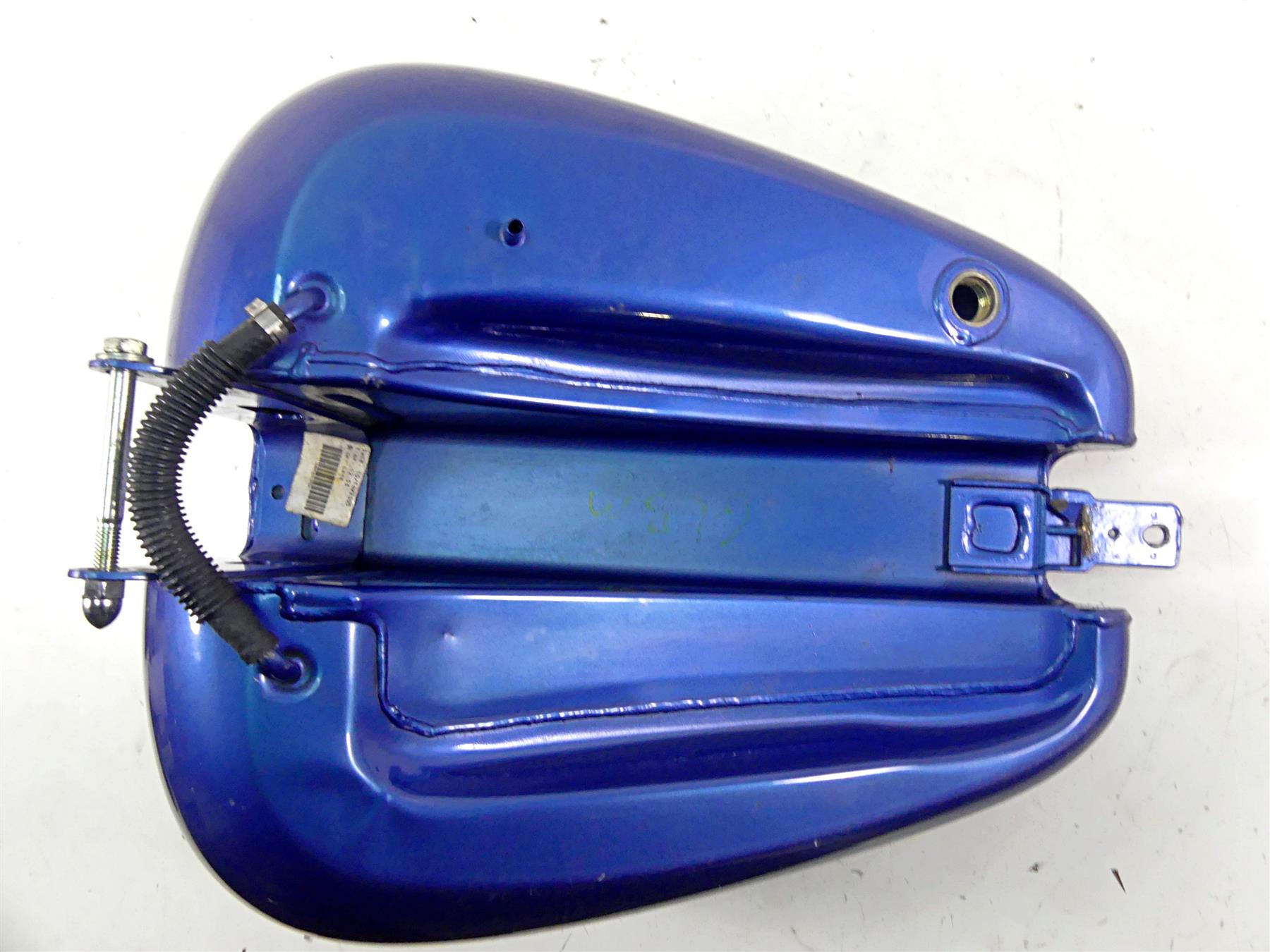 2006 Harley Softail FXSTSI Springer Fuel Gas Petrol Tank 5 Gallon 61625-01E {{ shop.shopifyCountryName }} - Mototech271
