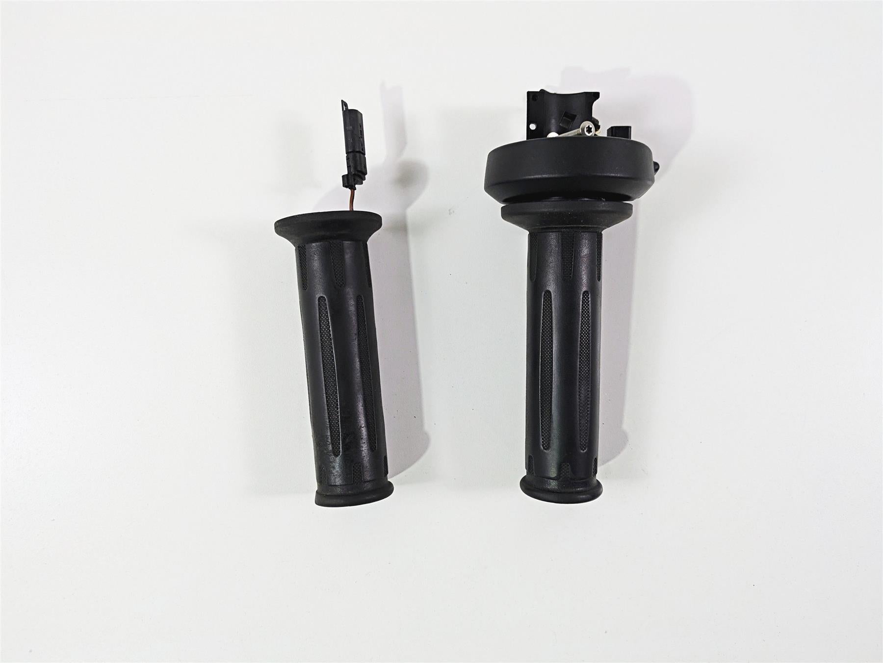 2019 BMW R1250RT K52 Left Right Heated Cruise Hand Grip Set 61318552124 {{ shop.shopifyCountryName }} - Mototech271