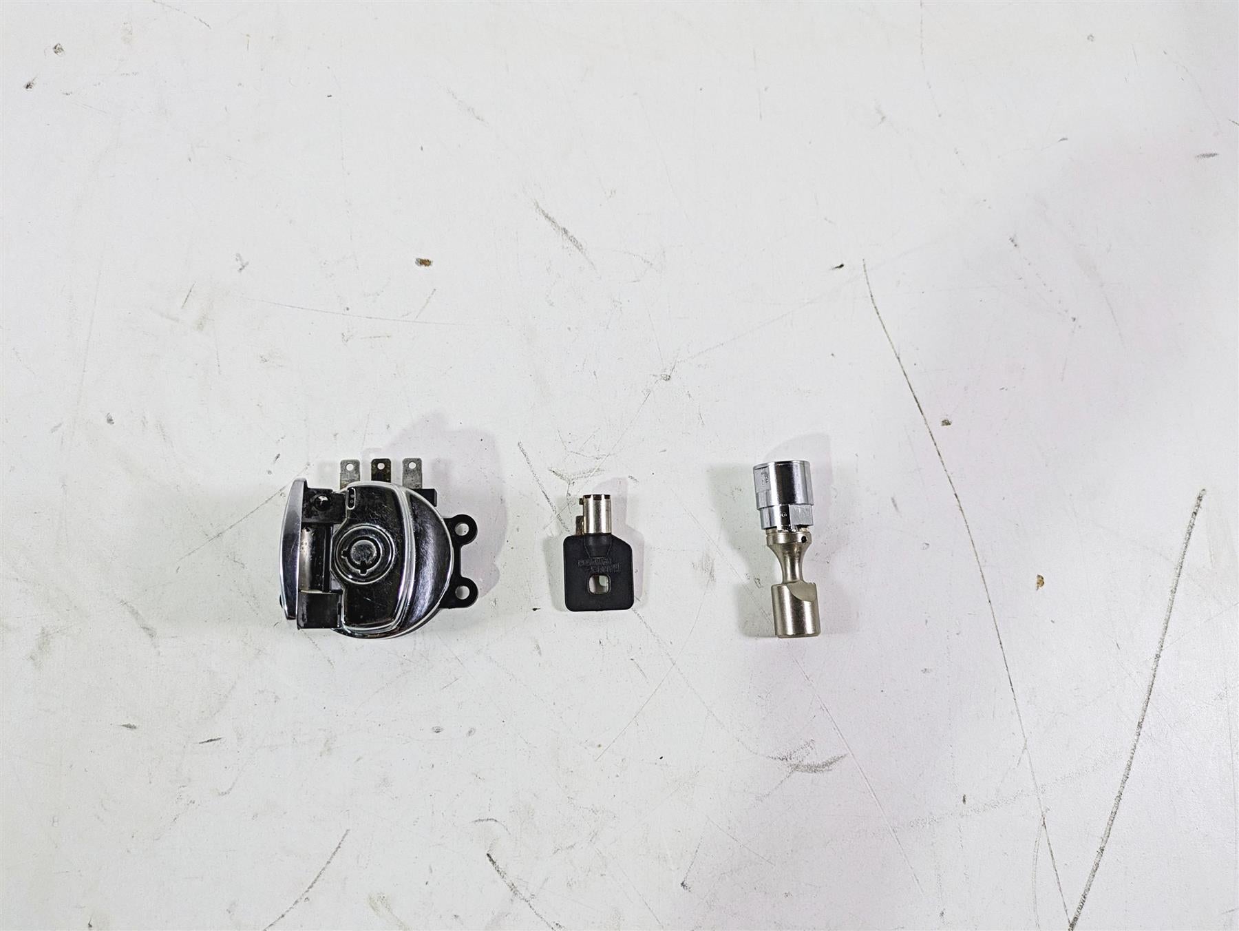 2008 Harley FLSTC 105TH Softail Heritage Ignition Switch Key Lock Set 71450-04 {{ shop.shopifyCountryName }} - Mototech271