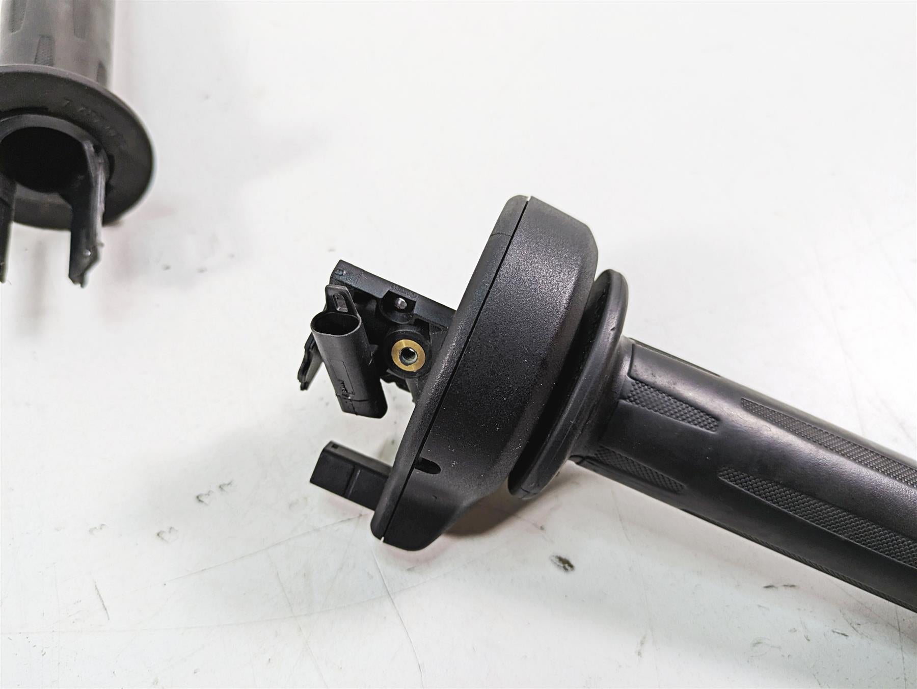 2015 BMW S1000RR K46 Heated Hand Grip E-Throttle Cruise Control Set 61318534424 {{ shop.shopifyCountryName }} - Mototech271