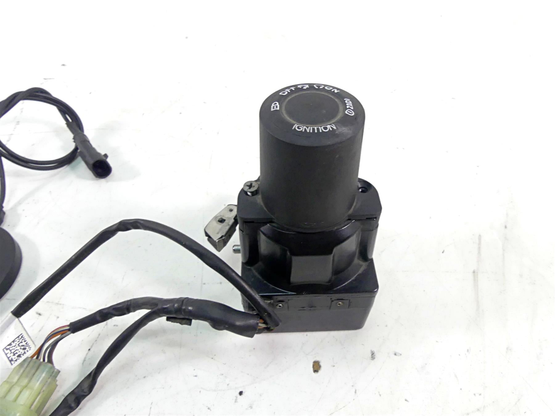 2013 Ducati Diavel Red Ignition Switch Key Fob Fuel Cap Antenna Set 59821111A {{ shop.shopifyCountryName }} - Mototech271