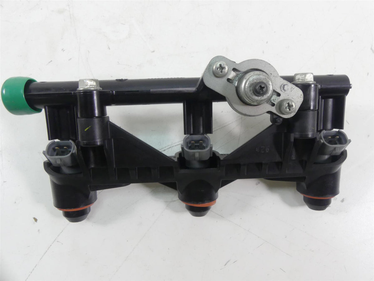2015 Yamaha MT09 FZ09 Fuel Injection Injector Rail 1RC-13930-00-00 {{ shop.shopifyCountryName }} - Mototech271