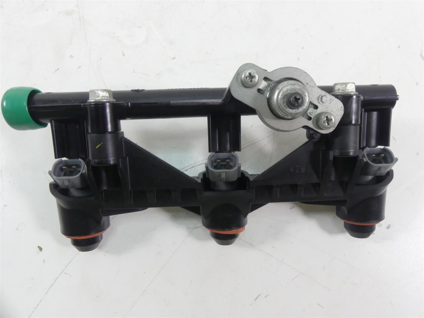 2015 Yamaha MT09 FZ09 Fuel Injection Injector Rail 1RC-13930-00-00 {{ shop.shopifyCountryName }} - Mototech271