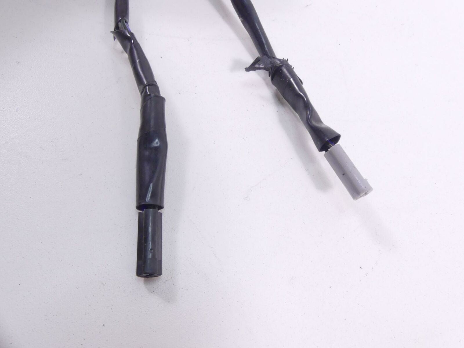 2019 Yamaha VMX17 V-Max 1700 Front Blinker Turn Signal Set - Read 2S3-83310-10-0 {{ shop.shopifyCountryName }} - Mototech271