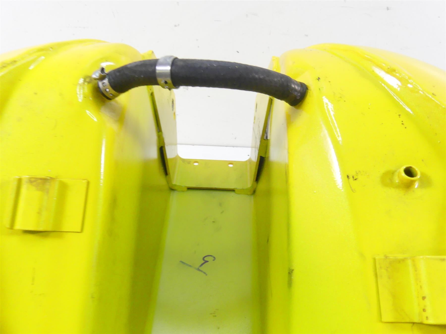 ハーレー CVO FXR4 タンク 2000 Harley Dyna FXR4 CVO Super Glide Fuel Gas Petrol Tank - No