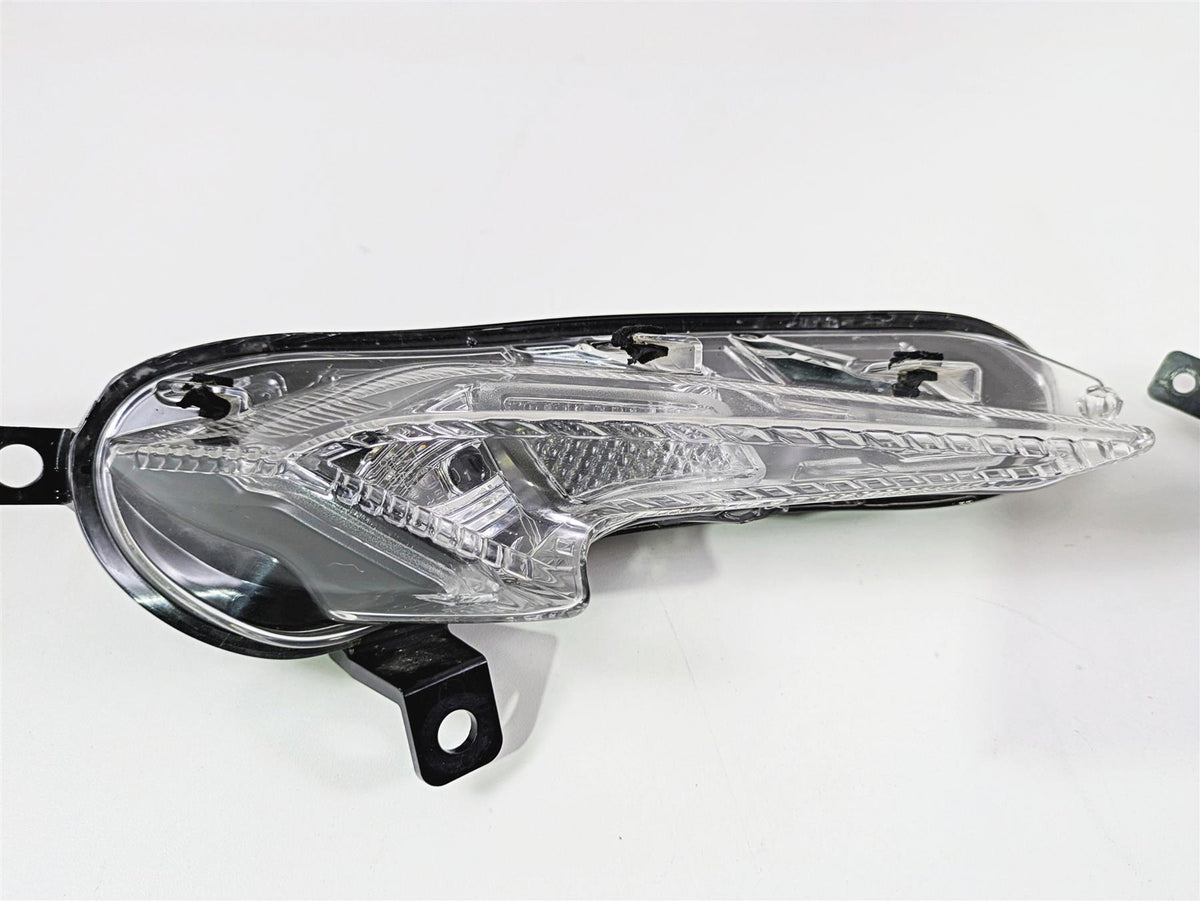 2023 Suzuki GSX1300 RR Hayabusa Front Turn Signal Indicator Set Read 35601-10L02 {{ shop.shopifyCountryName }} - Mototech271