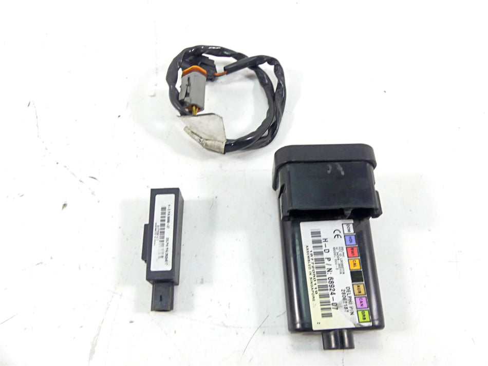 2008 Harley Touring FLHX Street Glide Tssm Turn Signal Security Module 68924-07 {{ shop.shopifyCountryName }} - Mototech271