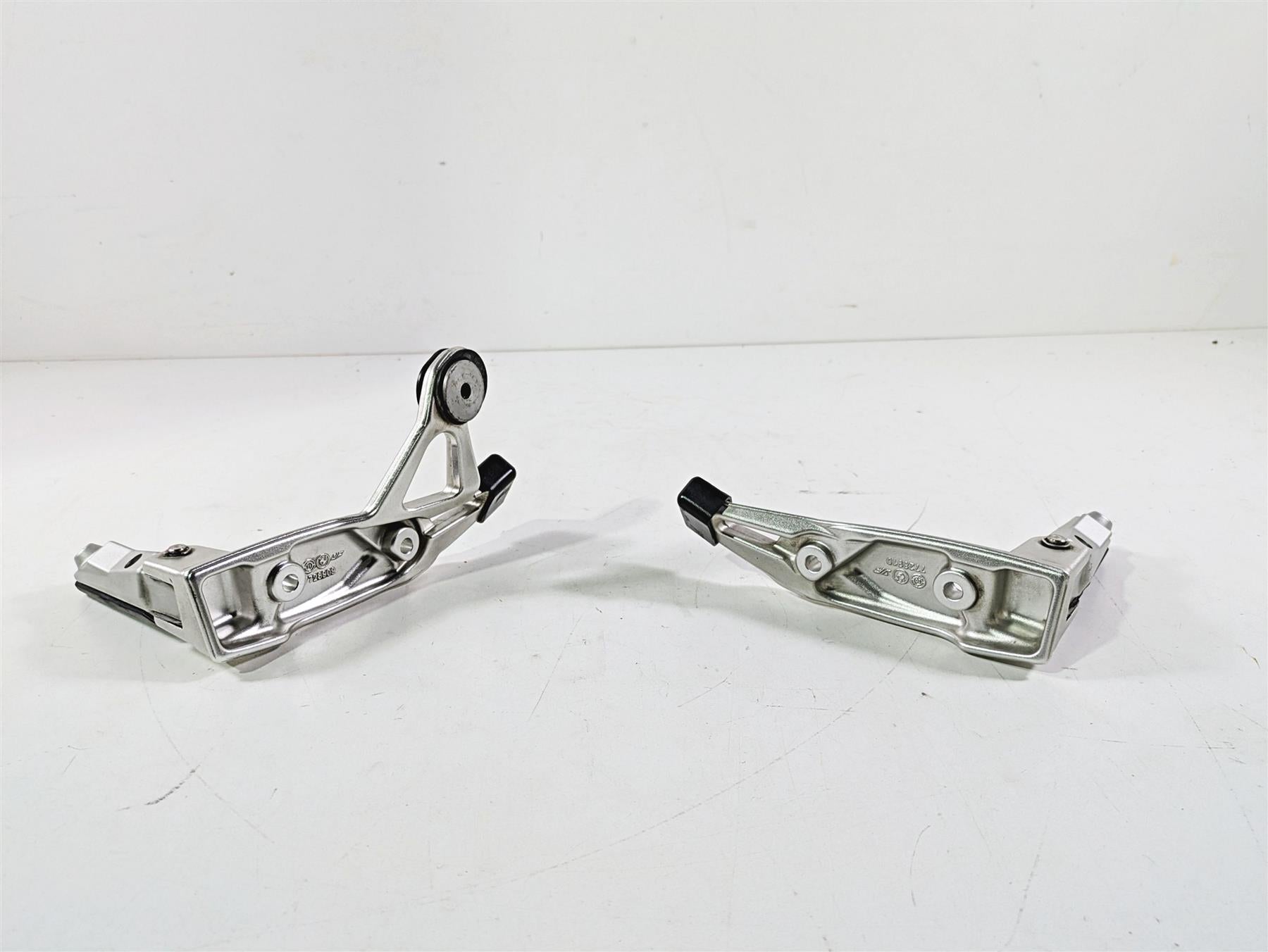 2012 BMW R1200R K27 Rear Passenger Foot Peg Rest Set 46717728893 46717728894 {{ shop.shopifyCountryName }} - Mototech271