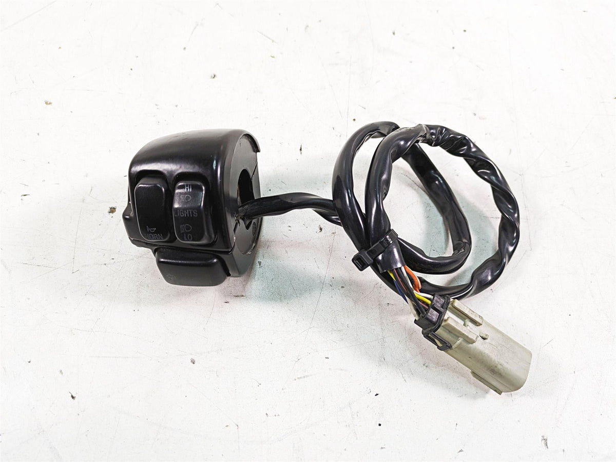 2007 Harley Sportster XL1200 C Left Hand Turn Signal Control Switch 71682-06A {{ shop.shopifyCountryName }} - Mototech271