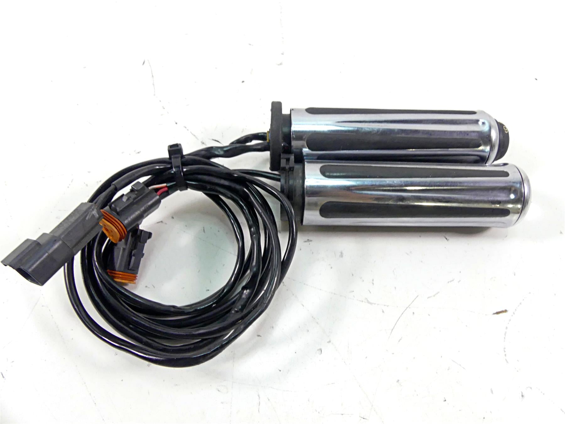 2006 Harley Touring FLHTCU SE E-Glide Left Right Heated Hand Grip Set 56771-06 {{ shop.shopifyCountryName }} - Mototech271