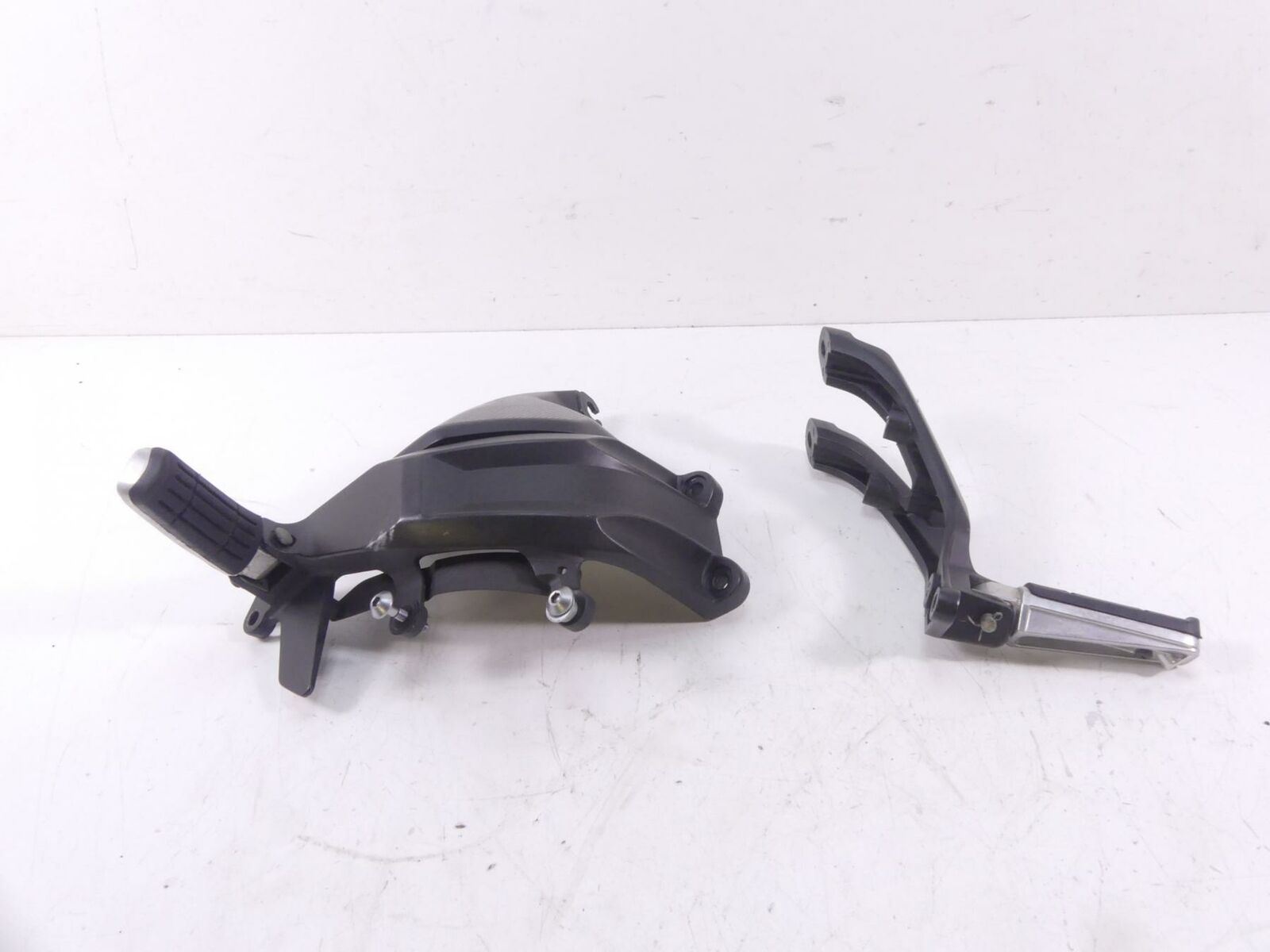 2012 Yamaha XT1200 Super Tenere Passenger Footpeg Foot Peg Set 23P-27440-00-00 {{ shop.shopifyCountryName }} - Mototech271