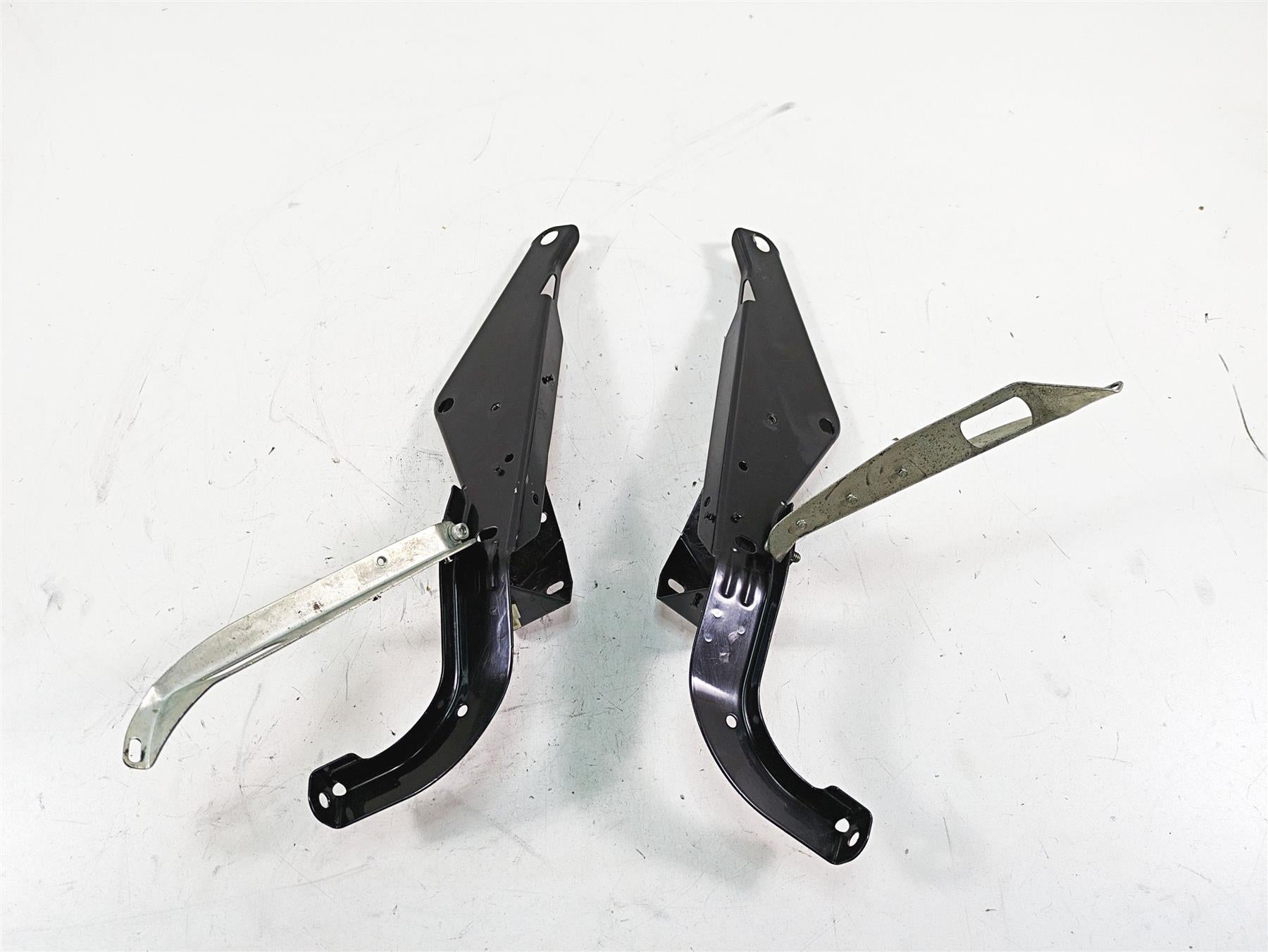 2010 Harley Touring FLHTCU Electra Glide Front Fairing Mount Holder Set 58479-96 {{ shop.shopifyCountryName }} - Mototech271