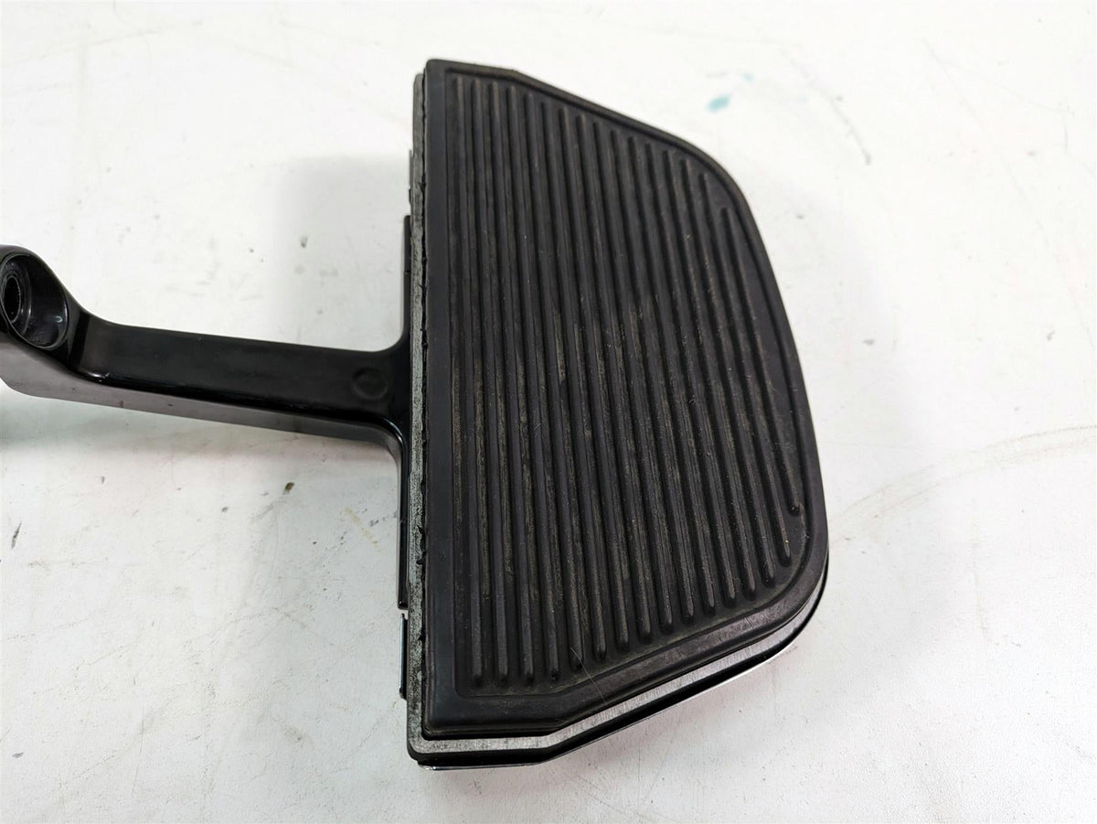 2006 Harley Touring FLHTCUI Electra Glide Passenger Floor Board Set 52719-93B {{ shop.shopifyCountryName }} - Mototech271