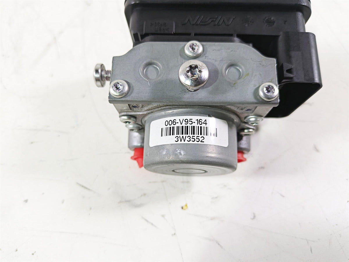 2020 Triumph Daytona 765 Moto2 Abs Brake Pump Unit Module T2022854 {{ shop.shopifyCountryName }} - Mototech271