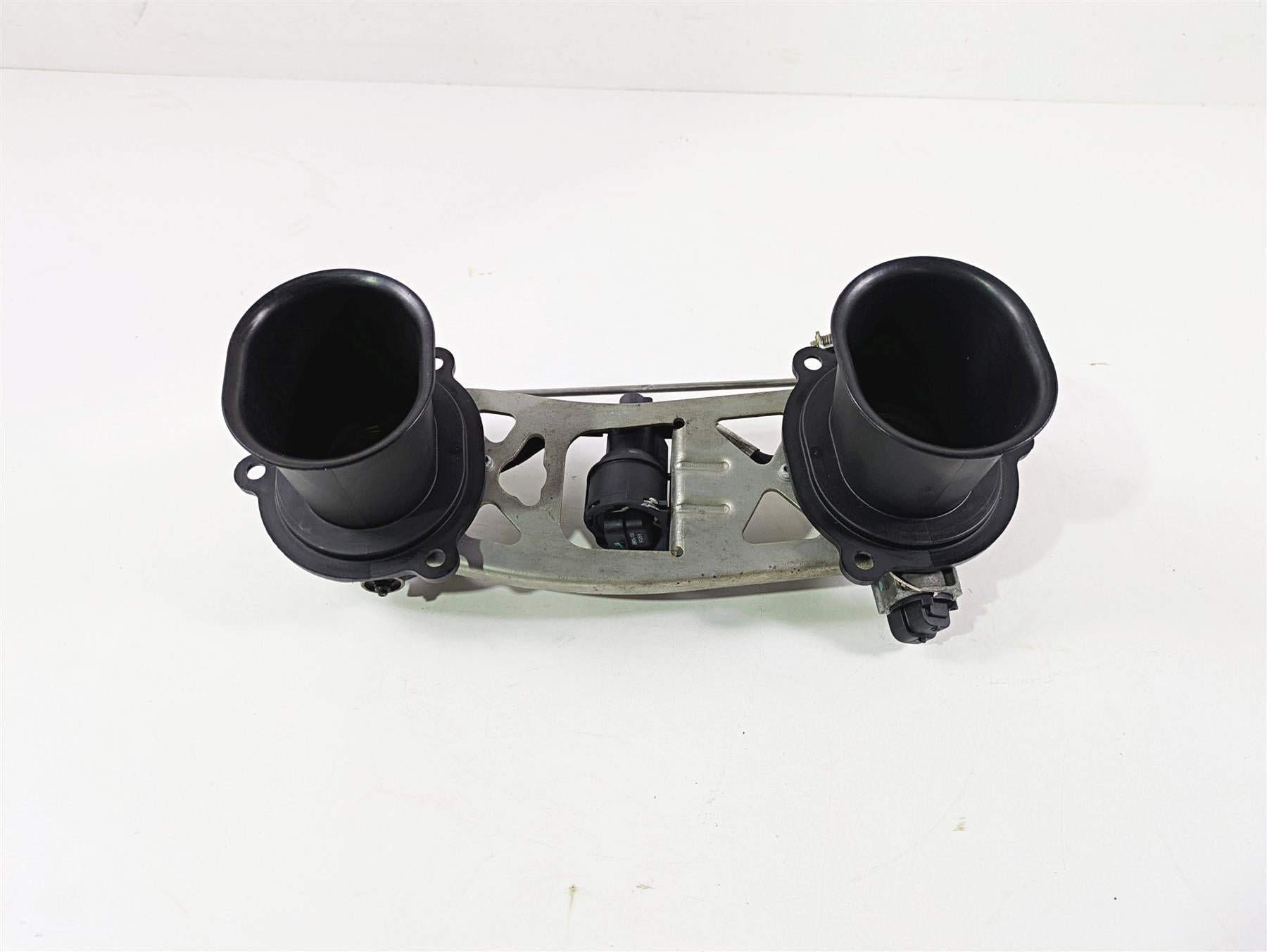 2010 Ducati Streetfighter 1098 S Throttle Body Bodies READ 28240791B {{ shop.shopifyCountryName }} - Mototech271