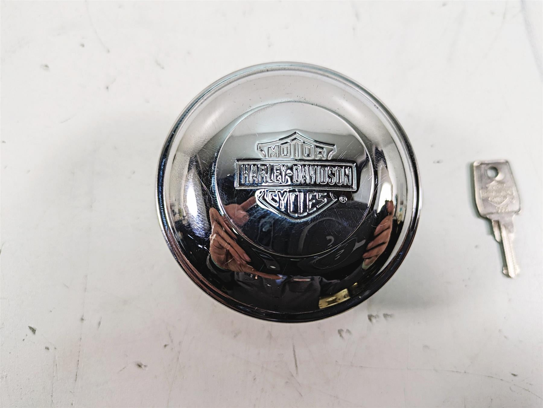 2006 Harley Softail FXSTSI Springer Chrome Fuel Gas Cap & Key {{ shop.shopifyCountryName }} - Mototech271
