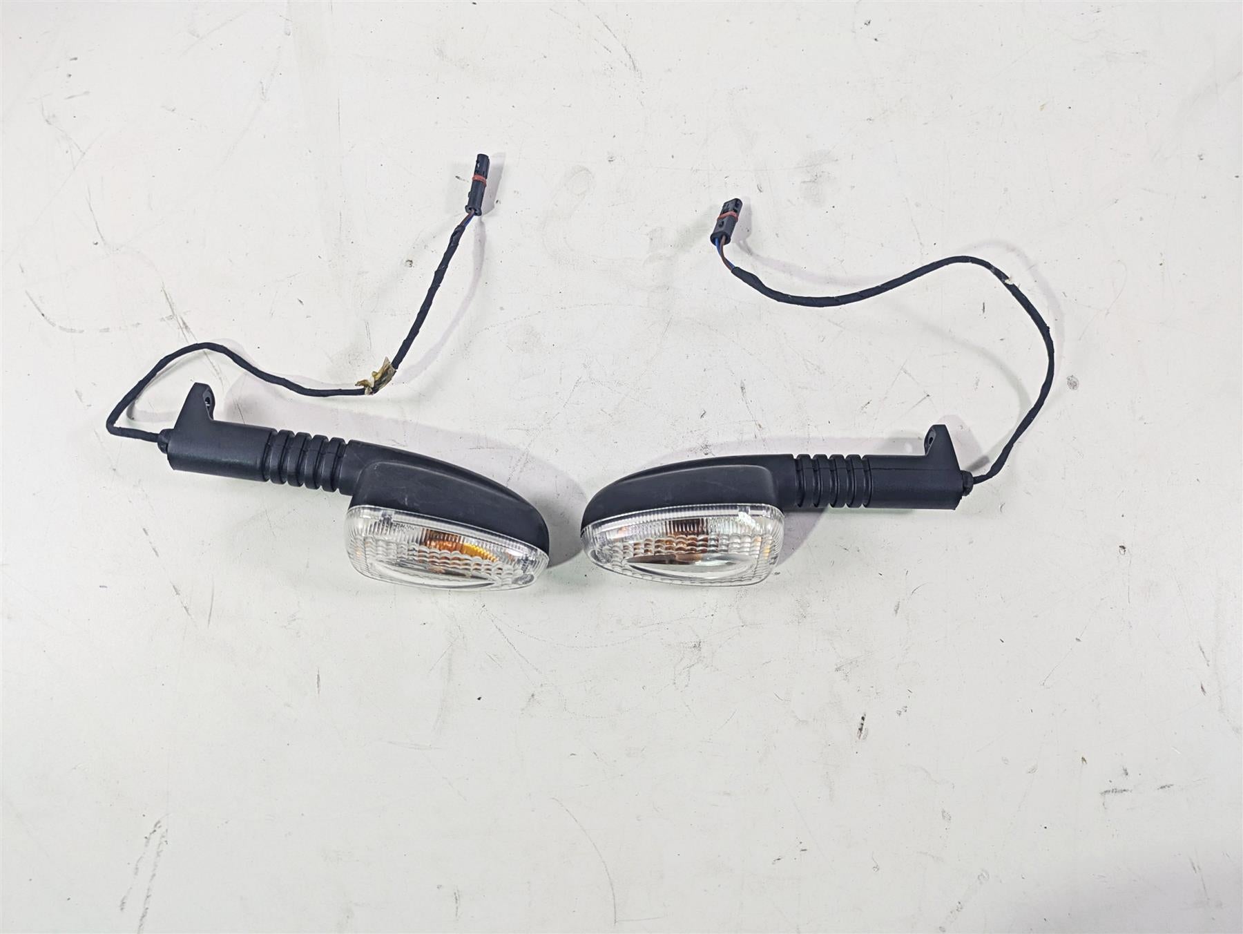 2010 BMW R1200GS K25 Front Blinker Turn Signal Set 63137667771 {{ shop.shopifyCountryName }} - Mototech271