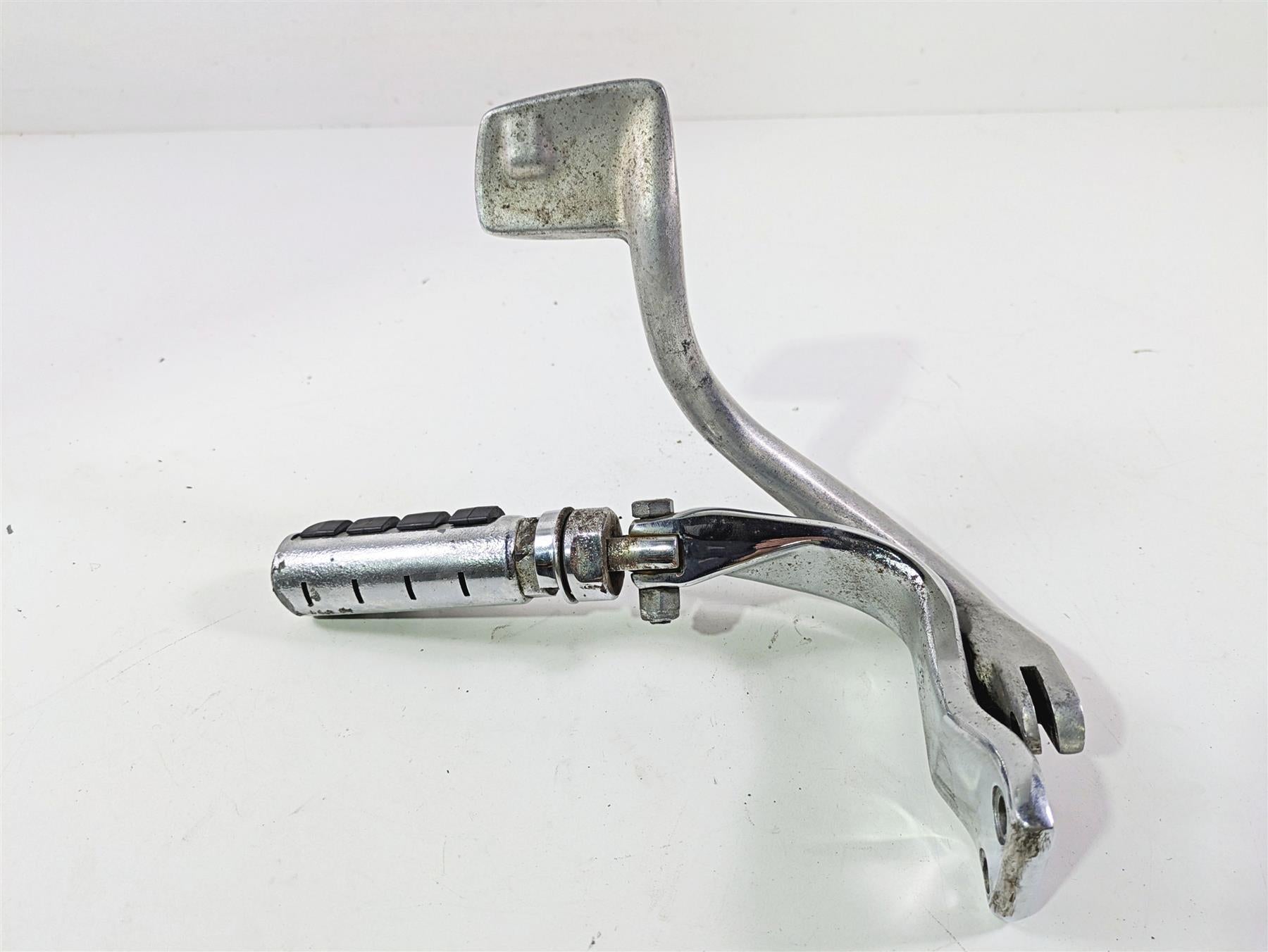 1999 Harley Dyna FXDL Low Rider Right Front Mid Footpeg & Brake Pedal 42502-90B {{ shop.shopifyCountryName }} - Mototech271
