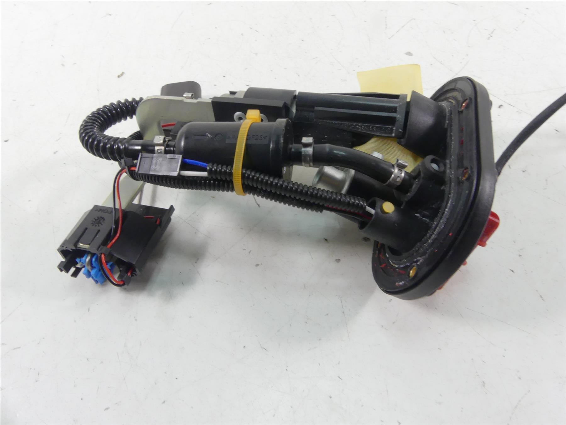 2021 Aprilia RS 660 Fuel Gas Petrol Pump & Sending Unit 3K Only -Tested 2D000547 {{ shop.shopifyCountryName }} - Mototech271
