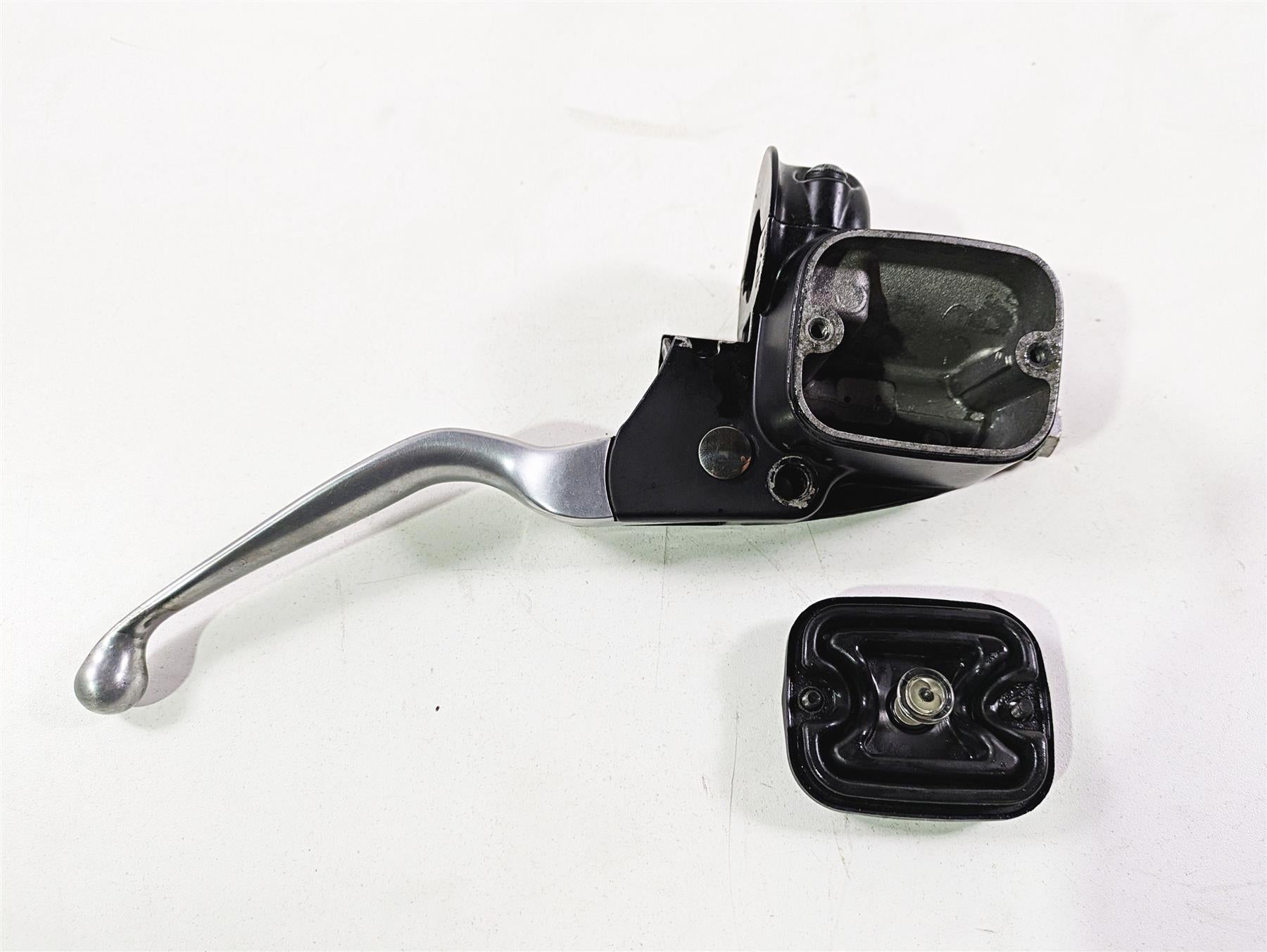 2014 Harley FLS Softail Slim Front Brake Master Cylinder 9/16" 45029-11D {{ shop.shopifyCountryName }} - Mototech271