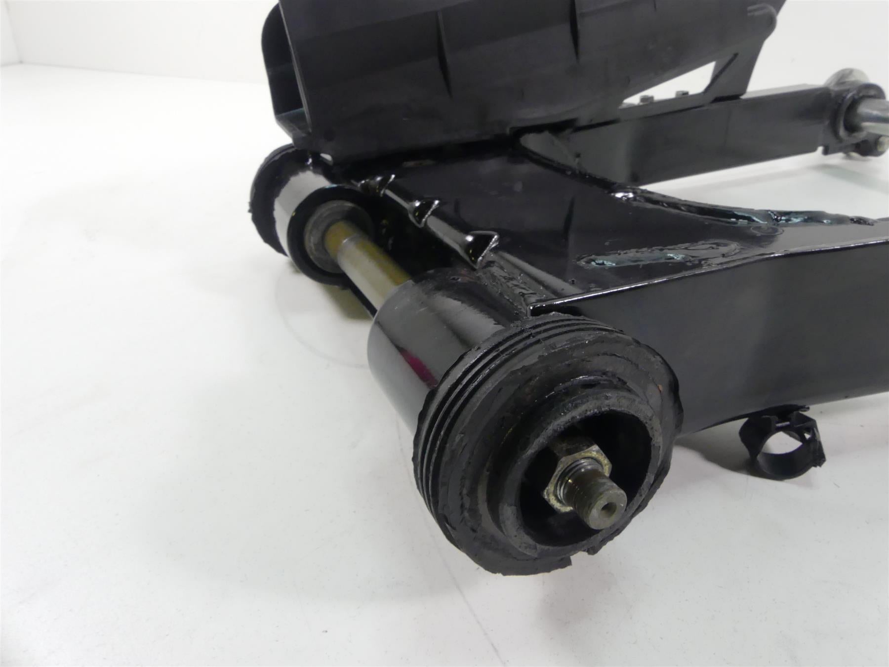 2004 Harley FLHTC SE CVO Electra Glide Rear Swing Arm Swingarm + Axle 45470-02 {{ shop.shopifyCountryName }} - Mototech271