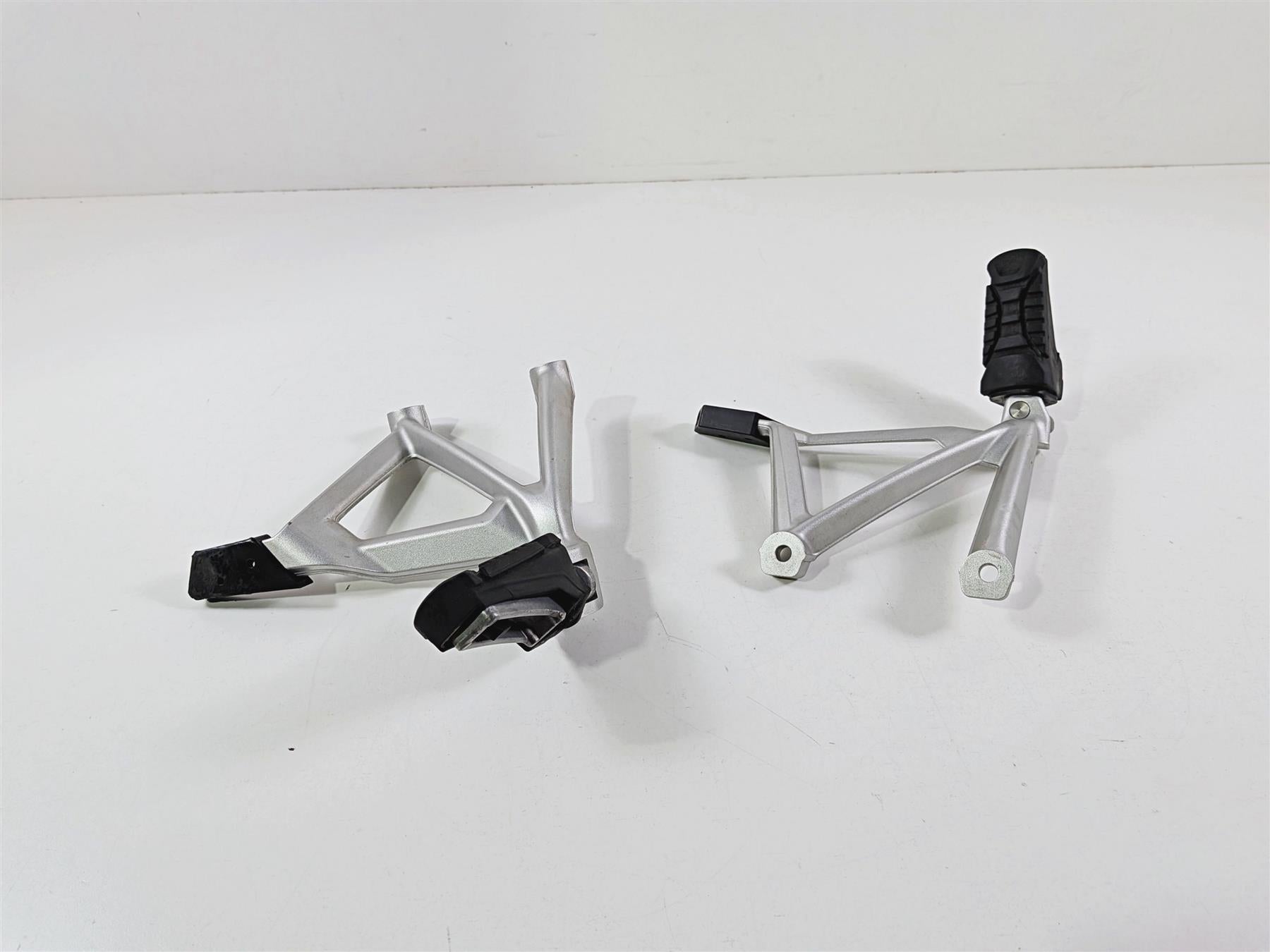 2019 BMW R1250GS K50 Rear Passenger Foot Peg Rest Set -Read 46718556264 46718556265 {{ shop.shopifyCountryName }} - Mototech271
