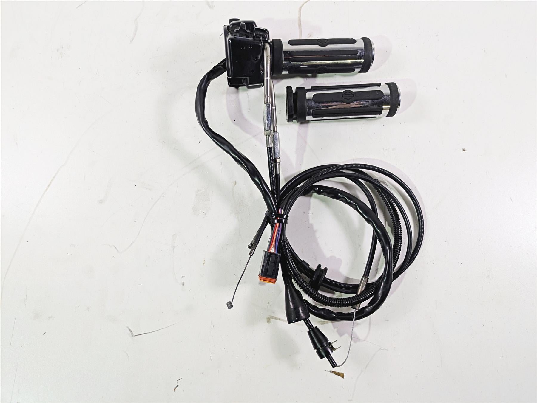 1999 Harley Touring FLHTCUI E-Glide Right Hand Control Switch Cruise 71684-06A {{ shop.shopifyCountryName }} - Mototech271