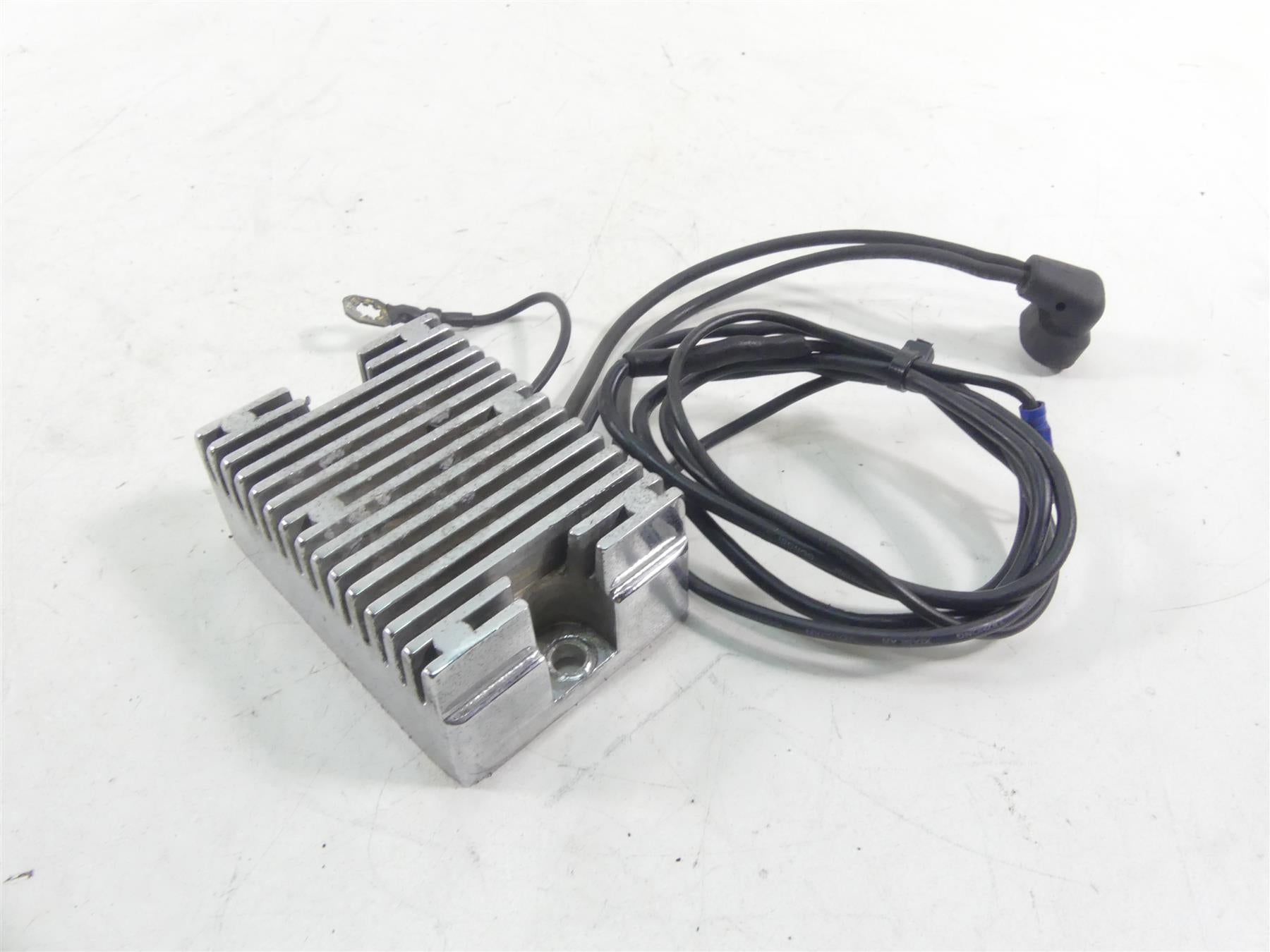 2000 Harley Dyna FXR4 CVO Super Glide Rectifier Voltage Regulator 74537-93A {{ shop.shopifyCountryName }} - Mototech271
