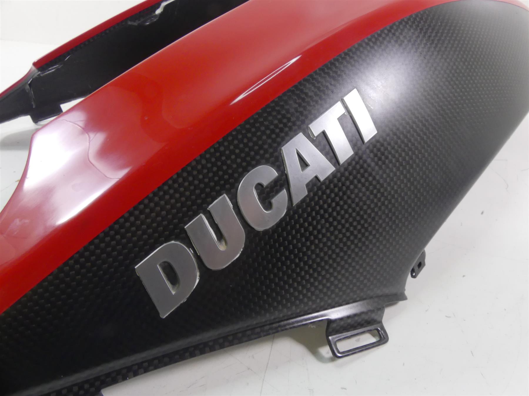 2015 Ducati Diavel Carbon Red Fiber Center Fuel Gas Tank Cover - Read 48015221A {{ shop.shopifyCountryName }} - Mototech271