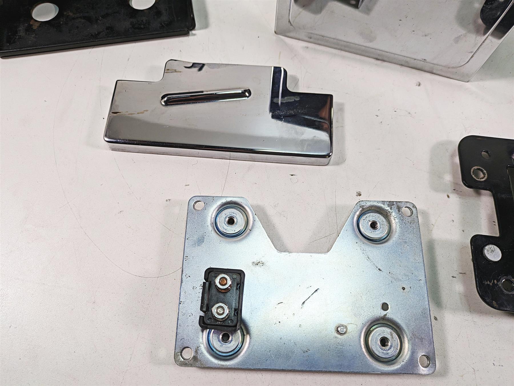 1999 Harley Dyna FXDL Low Rider Chrome Electrical & Battery Box Carrier 66375-97 {{ shop.shopifyCountryName }} - Mototech271