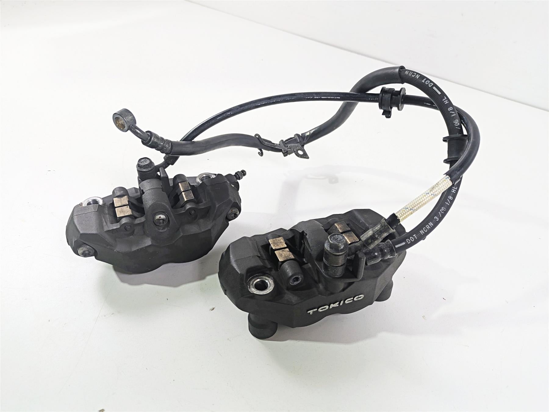 2006 Suzuki GSXR1000 K6 Front Brake Calipers Tokico 59100-41G00-999 59300-41G00 {{ shop.shopifyCountryName }} - Mototech271
