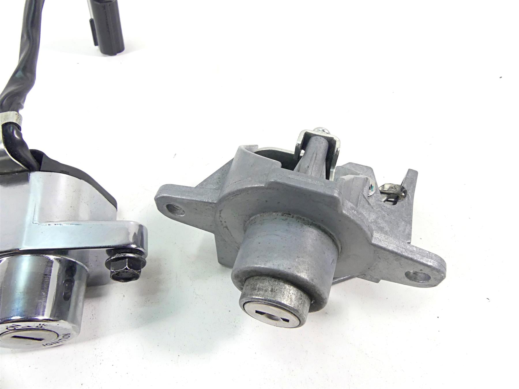 2011 Victory Cross Country Ignition Switch Key Lock Tank Cap Set 4012944 4012943 {{ shop.shopifyCountryName }} - Mototech271