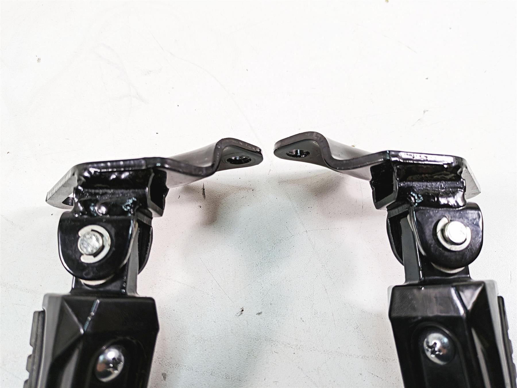 2016 Suzuki M109R VZR1800 Rear Passenger Footpeg Set 43600-48G00 43700-48G00 {{ shop.shopifyCountryName }} - Mototech271