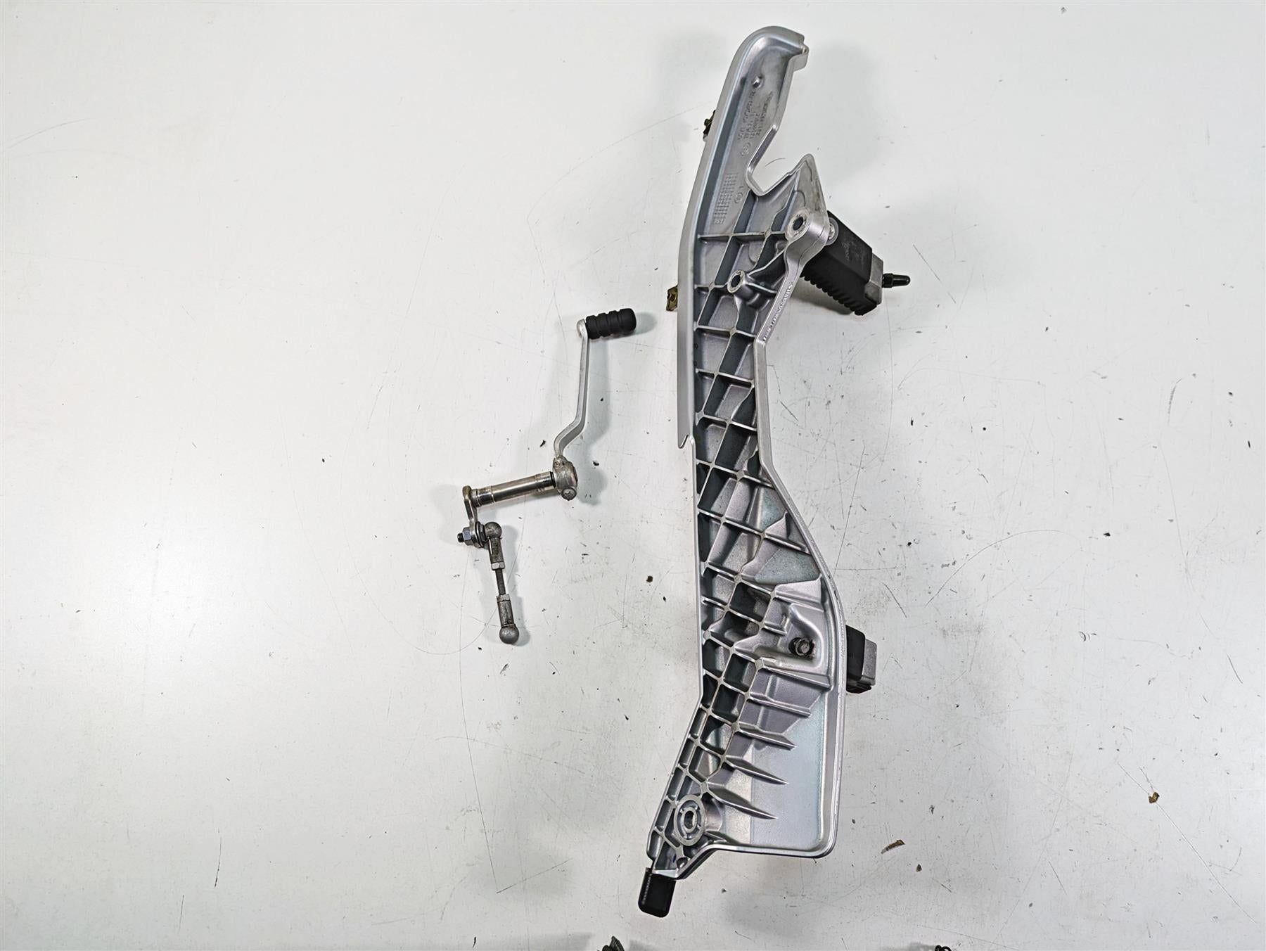 2007 BMW R1200RT K26 Left Front Rear Footpeg Set & Shifter 46717675289 {{ shop.shopifyCountryName }} - Mototech271