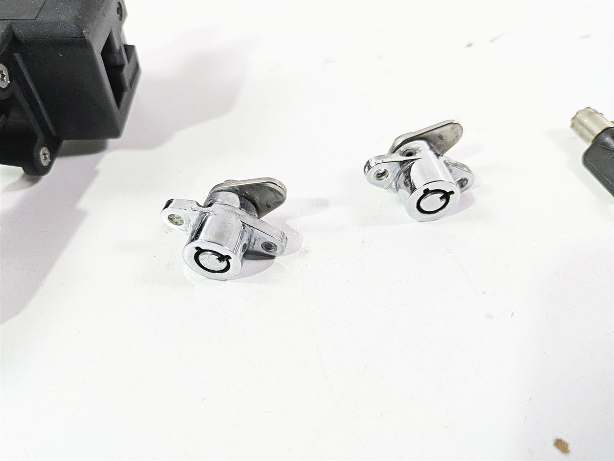 2009 Harley Touring FLHX Street Glide Ignition Switch Key Lock Set 71572-06 {{ shop.shopifyCountryName }} - Mototech271