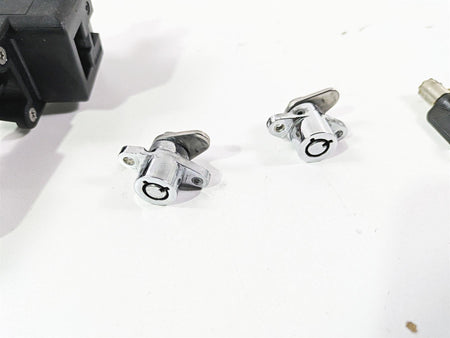 2009 Harley Touring FLHX Street Glide Ignition Switch Key Lock Set 71572-06 {{ shop.shopifyCountryName }} - Mototech271