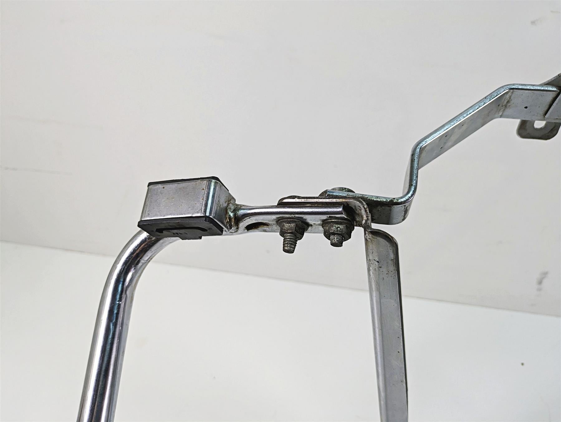 2006 Harley Touring FLHXI Street Glide Saddlebag Mount Bracket Set 90720-79C {{ shop.shopifyCountryName }} - Mototech271