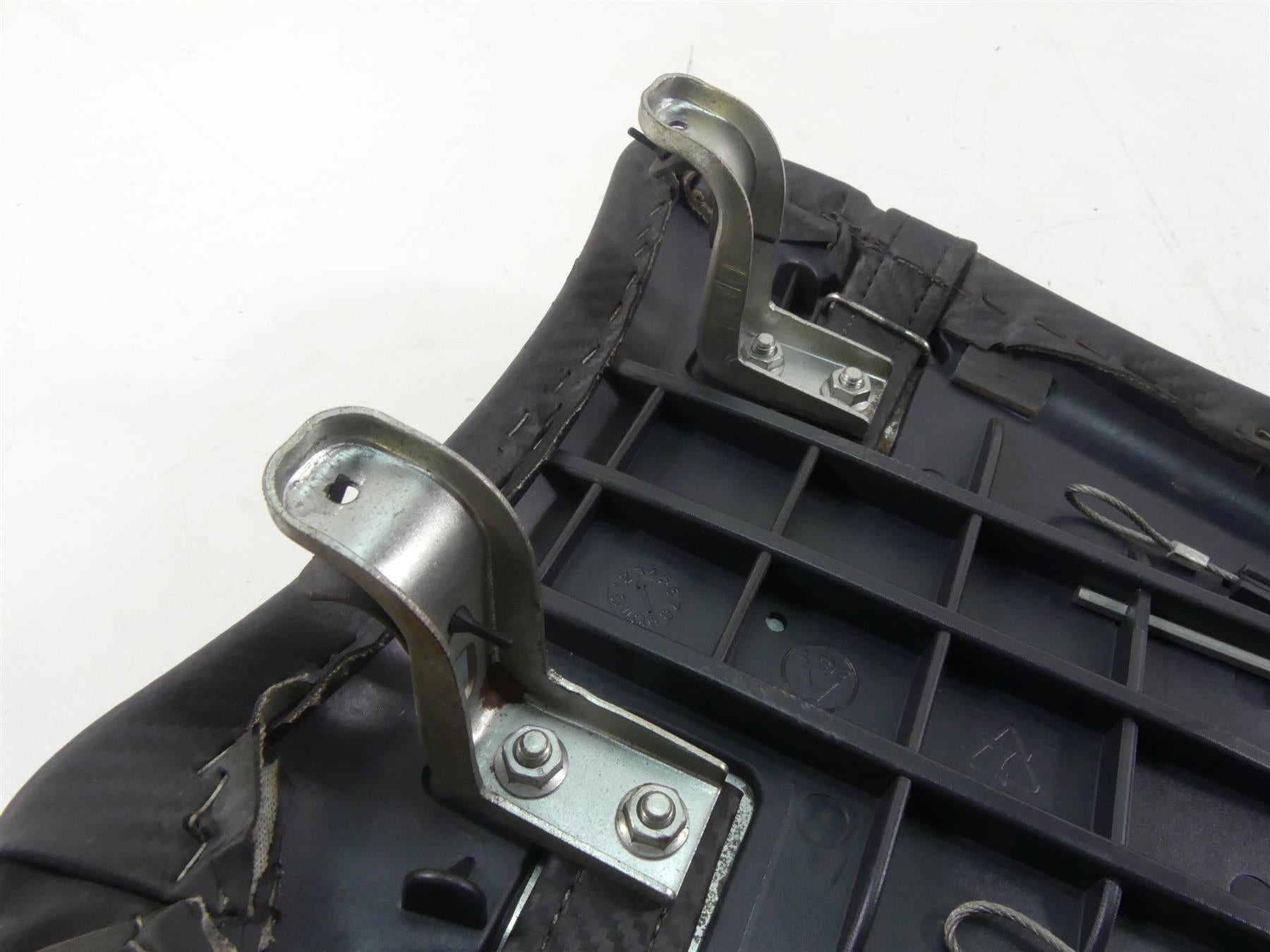 2006 Ducati 999 Biposto Rear Passenger Pillion Saddle Seat - No Tears 59510561A {{ shop.shopifyCountryName }} - Mototech271