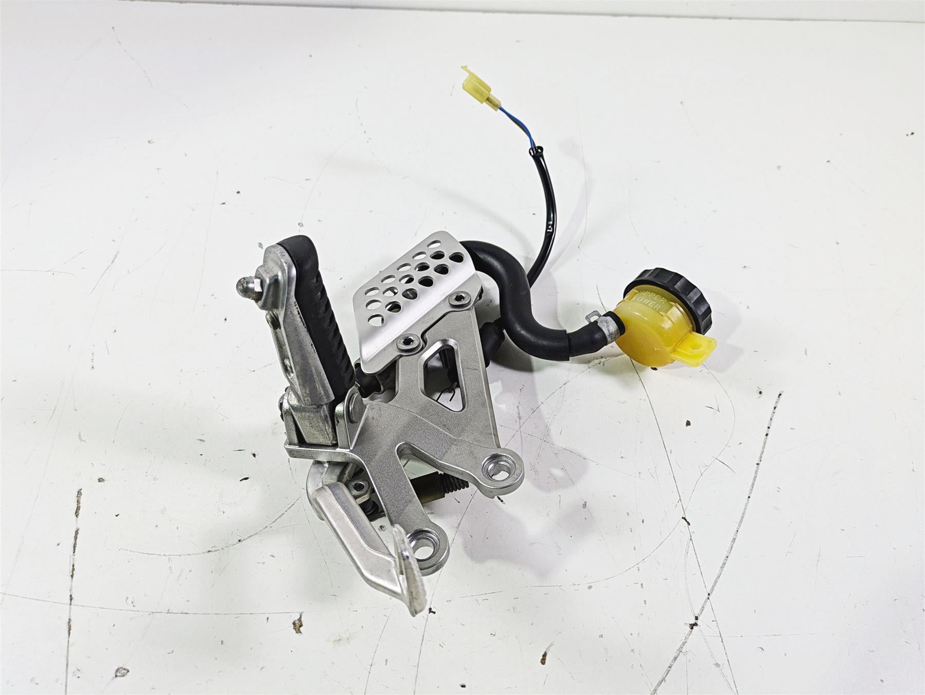 2005 Kawasaki ZX12R Ninja Right Footpeg & Brake Master Cylinder 35063-0069-458 {{ shop.shopifyCountryName }} - Mototech271