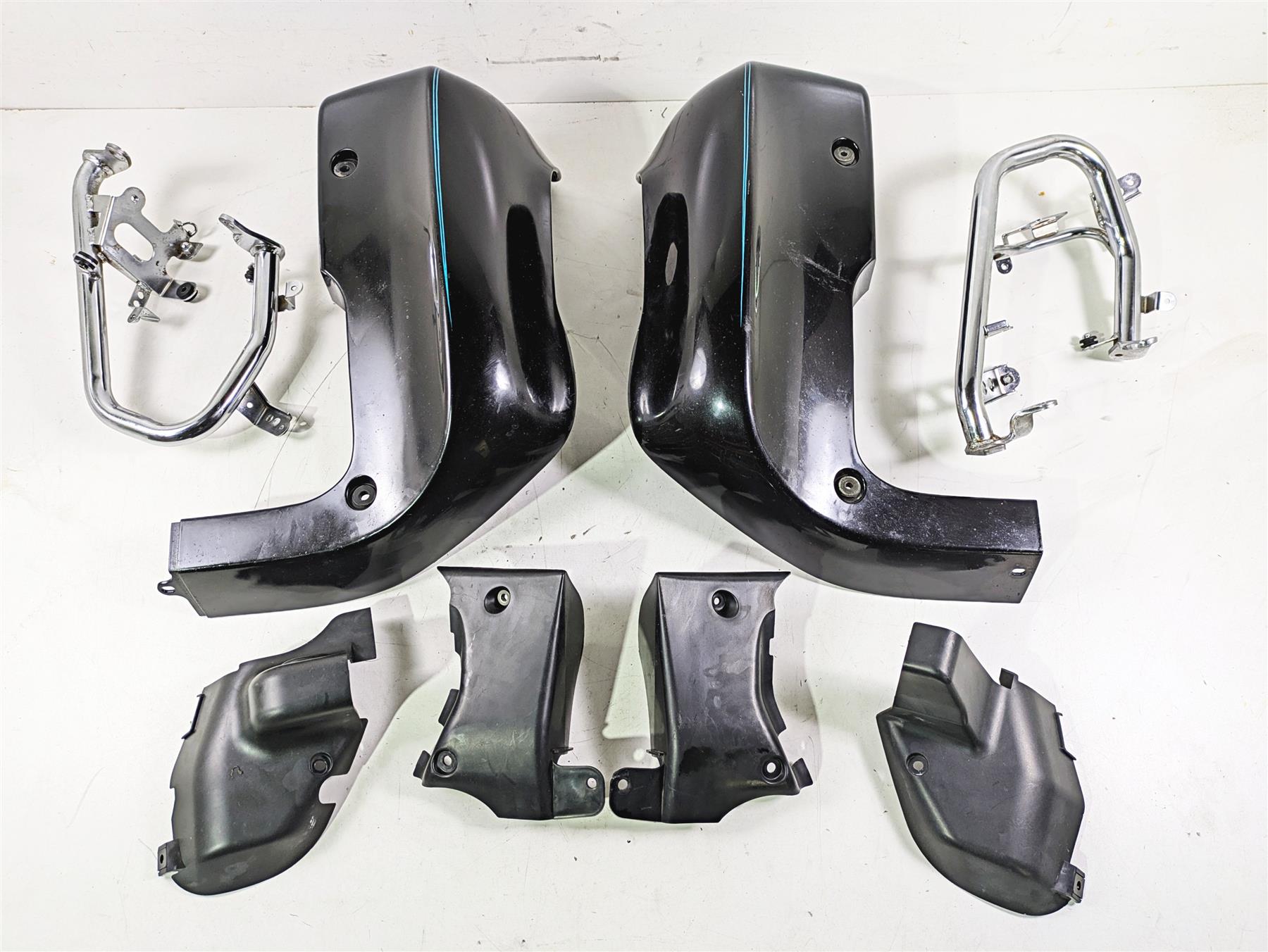2004 Yamaha XVZ1300 Royal Star Front L+R Leg Fairings & Mounts 4XY-2835J-01-P5