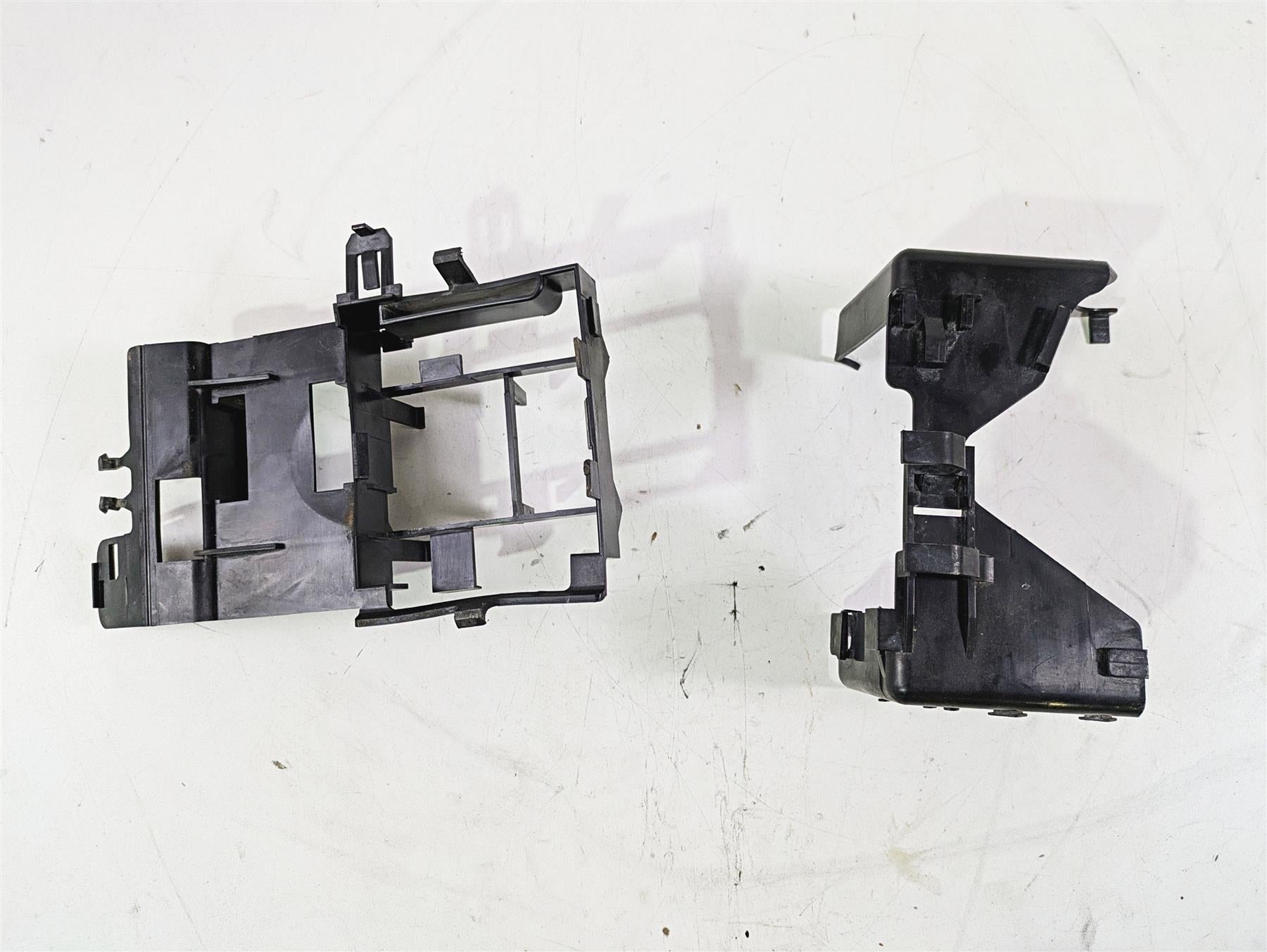 2013 Harley VRSCF Muscle Rod Electric Plastic Battery Holder Set 70473-07 {{ shop.shopifyCountryName }} - Mototech271