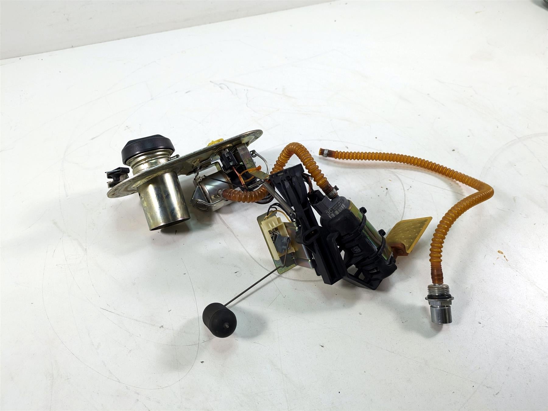2006 Harley Touring FLHTCUI Electra Glide Fuel Gas Petrol Pump -Read 62897-01B {{ shop.shopifyCountryName }} - Mototech271