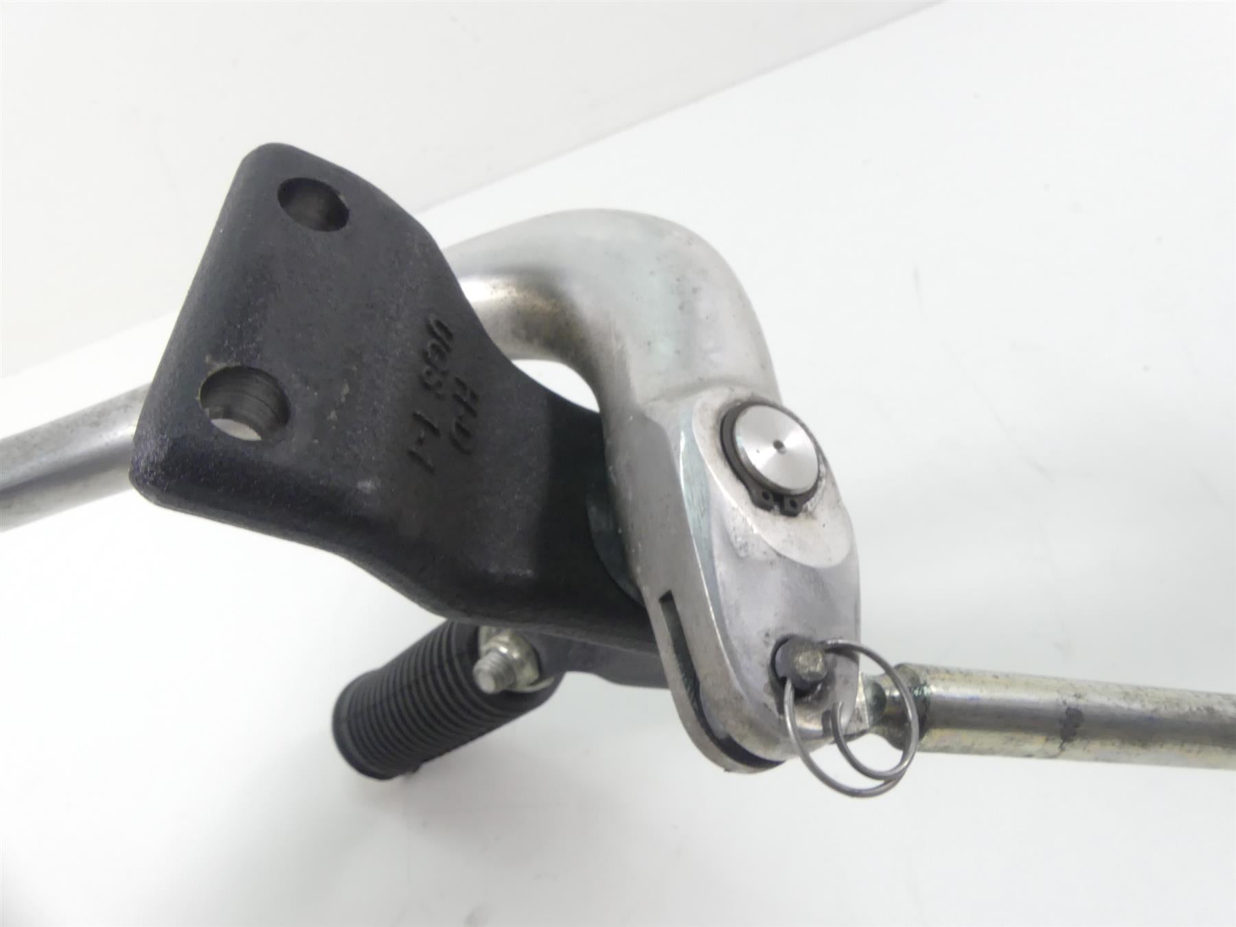 2017 Harley Dyna FXDB Street Bob Front Right Mid Foot peg & Brake Ped 50666-07 {{ shop.shopifyCountryName }} - Mototech271