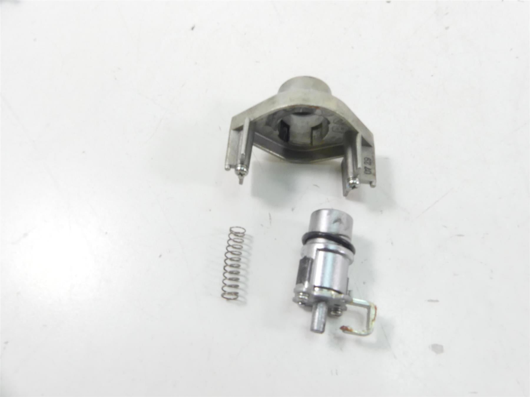 2011 Victory Vision Tour Ignition Switch Key Steering Saddlebag Lock Set 1015274 {{ shop.shopifyCountryName }} - Mototech271