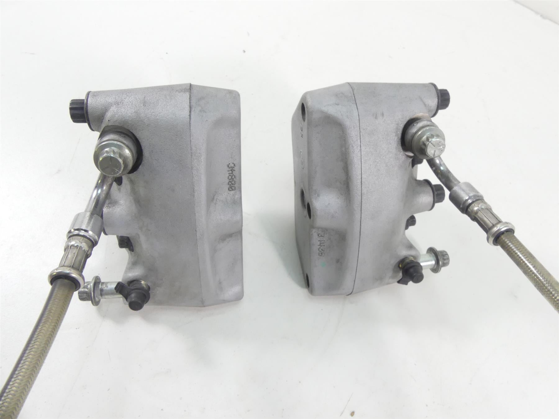 2004 Harley FLHTC SE CVO Electra Glide Front Brake Caliper Set 44381-99 44382-99 {{ shop.shopifyCountryName }} - Mototech271