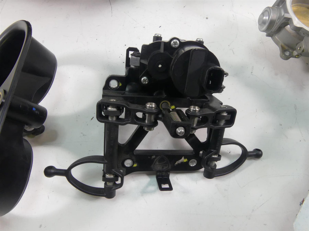 2020 Ducati Panigale 1100 V4 S SBK Mikuni Throttle Body + Air Box Set 28221212B {{ shop.shopifyCountryName }} - Mototech271